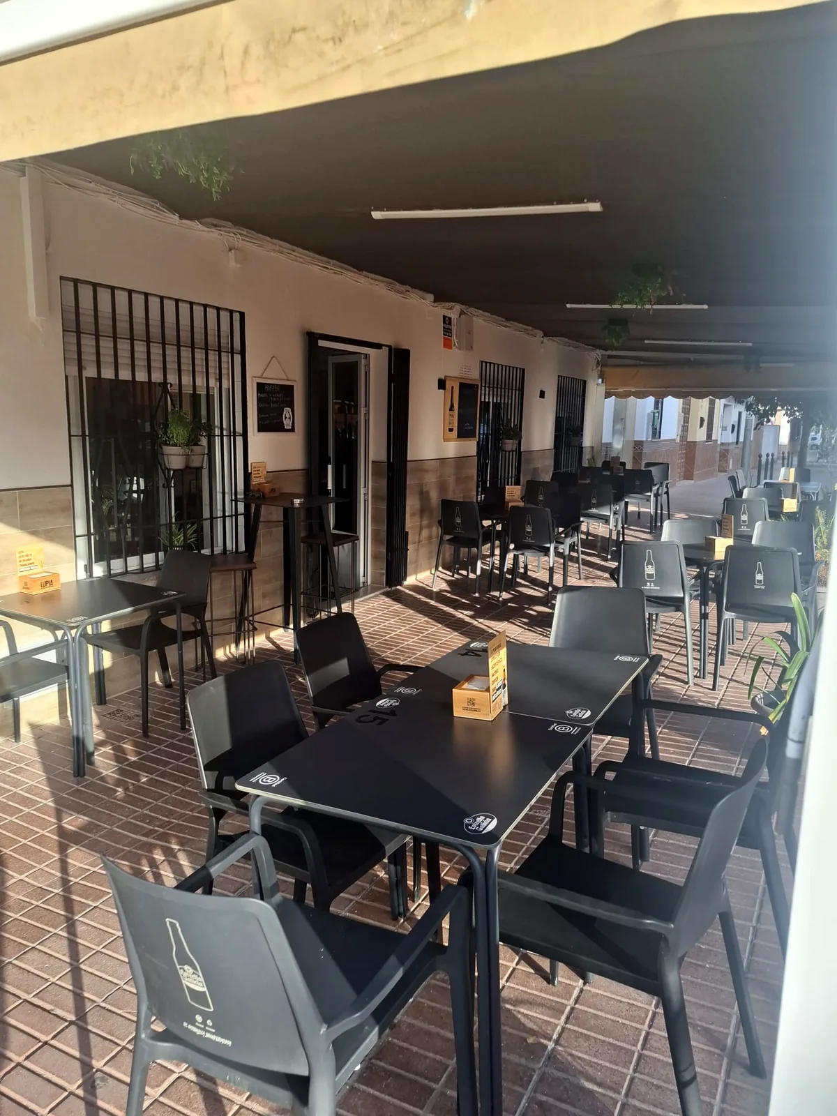 Interior de Cafetería Shiara